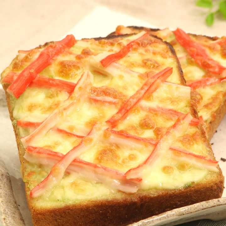 カニかまぼこのわさびチーズトースト