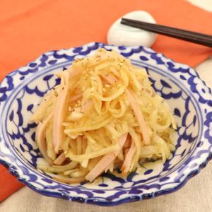 「大根とハムのラー油和え」のレシピ動画