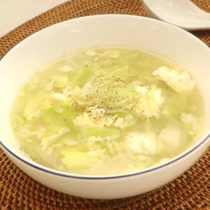 「キャベツと卵の中華スープ」のレシピ動画