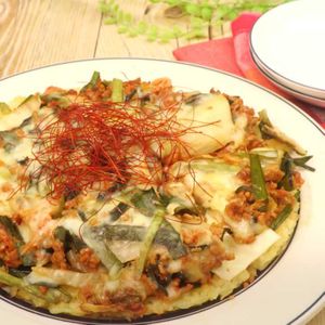 「豚キムチーズピザ」のレシピ動画