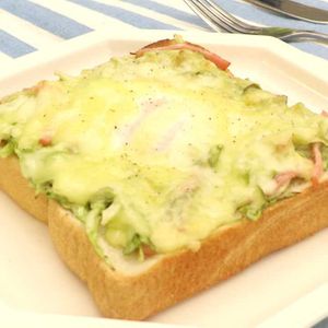 「キャベツの目玉焼きトースト」のレシピ動画