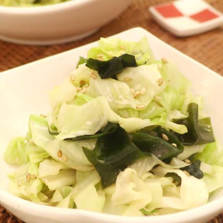 キャベツとわかめのナムル風サラダ
