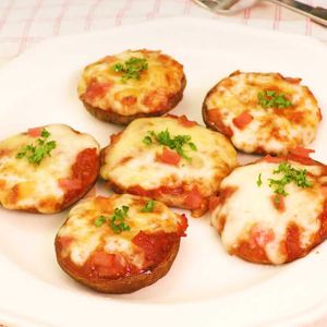 「しいたけトマトピザ」のレシピ動画