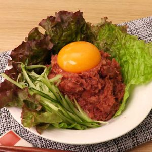 「コンビーフのユッケ風」のレシピ動画