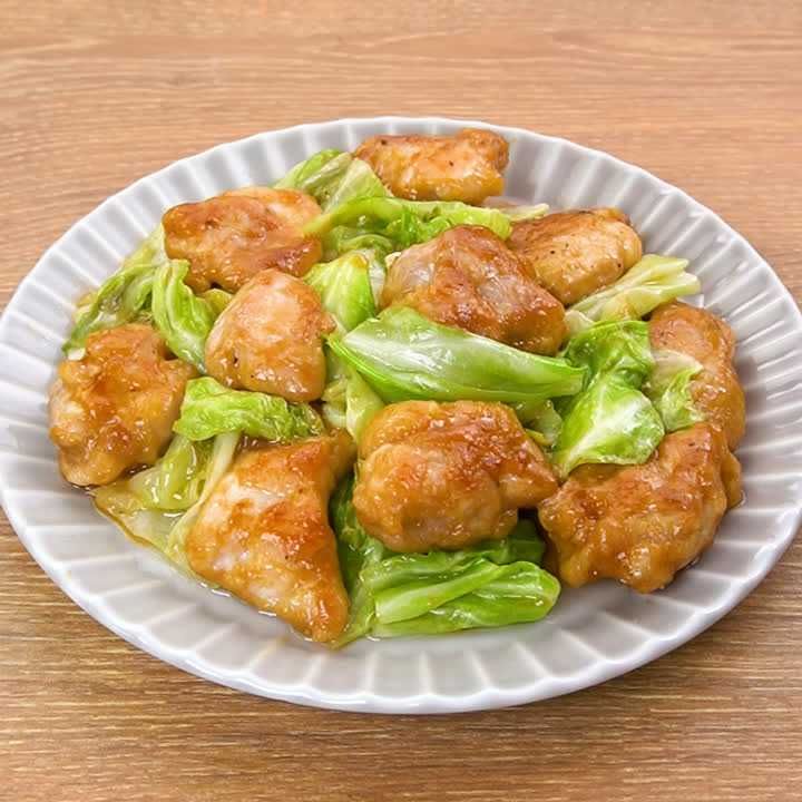 お箸が止まらない♪鶏もも肉とキャベツを使った料理のレシピ32選
