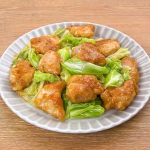 「キャベツと鶏肉のオイマヨ炒め」のレシピ動画