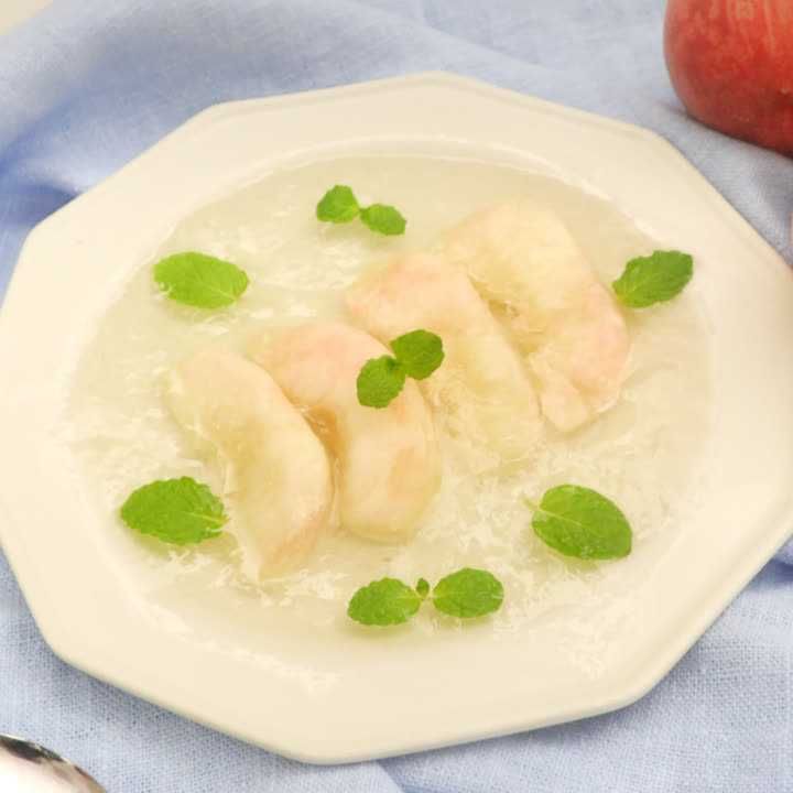 桃の白ワインゼリー添え