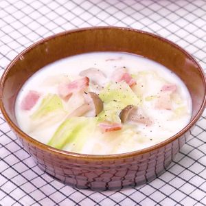 あっさり優しい キャベツとベーコンのクリームスープのレシピ動画 作り方 Delish Kitchen
