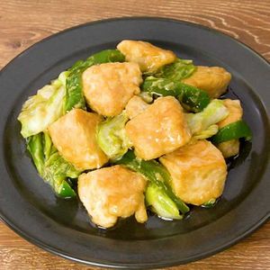 「キャベツと鶏胸の辛子ポン酢マヨ炒め」のレシピ動画
