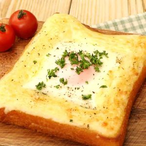 「目玉焼きトースト」のレシピ動画
