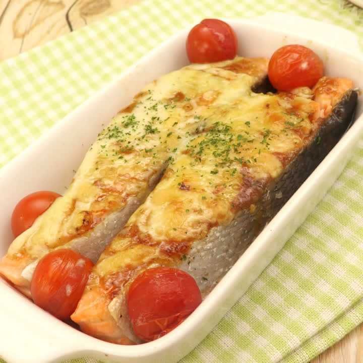 【生鮭や鮭フレークを活用】鮭とチーズを使った絶品レシピ23選