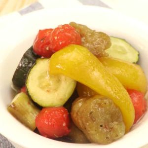 「夏野菜のにんにくマリネ」のレシピ動画