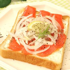 「サーモンとクリームチーズのトースト」のレシピ動画