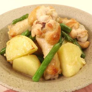 「鶏手羽とインゲンのうま塩煮」のレシピ動画