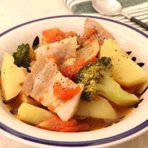 「豚バラ肉のトマト煮」のレシピ動画