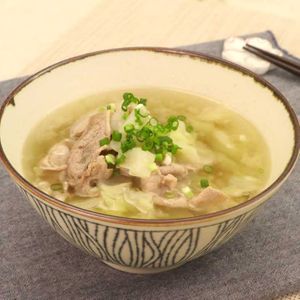 「キャベツと豚肉の味噌汁」のレシピ動画
