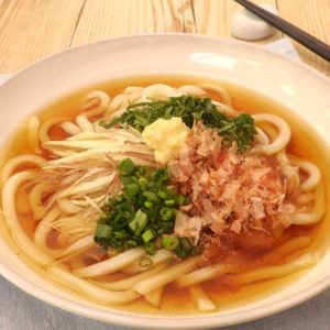 「薬味たっぷり冷やしうどん」のレシピ動画