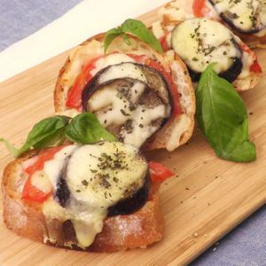 なすとトマトのオープンサンド