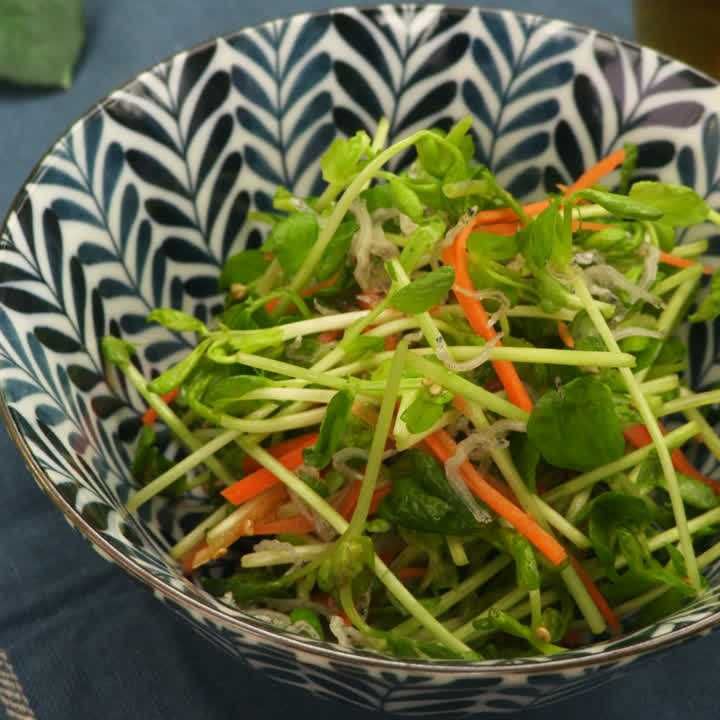 豆苗とにんじんのじゃこサラダ