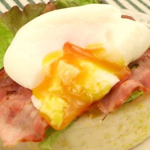 「基本のポーチドエッグ」のレシピ動画