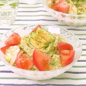 「アボカドとエビの冷製パスタ」のレシピ動画