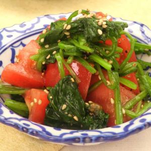「ほうれん草とトマトのピリ辛ナムル」のレシピ動画