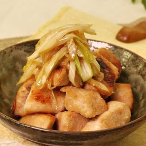 「鶏むね肉の塩こうじ炒め」のレシピ動画