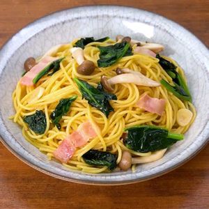 「ほうれん草とベーコンの和風パスタ」のレシピ動画