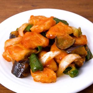 「鶏むね肉と夏野菜の酢豚風」のレシピ動画