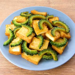 厚揚げとゴーヤーのオイスター炒め
