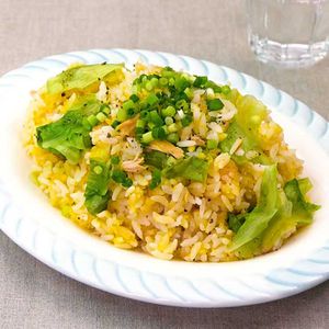 「レタスとツナの炒飯」のレシピ動画