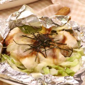 「鶏むね肉の味噌タレホイル焼き」のレシピ動画