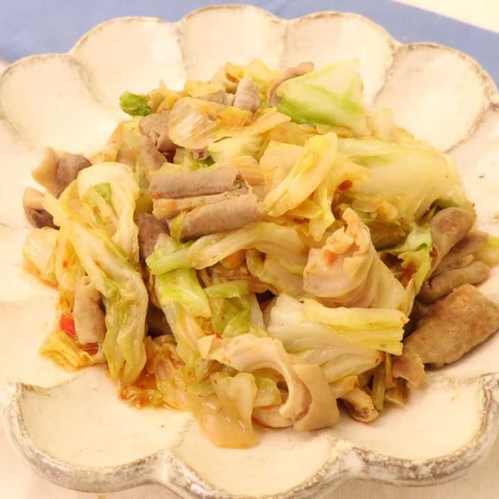 ごはんにのせても美味しい ホルモンのキャベツ炒めのレシピ動画 作り方 Delish Kitchen