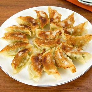 「定番の餃子」のレシピ動画
