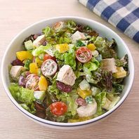 チョップドサラダとは？人気のレシピもご紹介