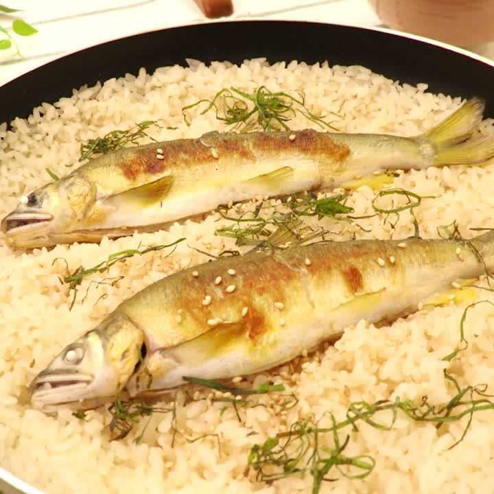 フライパンであゆの炊き込みご飯