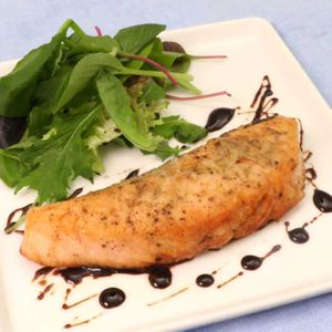 バターの香り引き立つ 鮭のムニエルのレシピ動画 作り方 Delish Kitchen