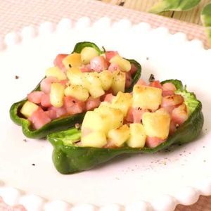 「ベーコンとチーズのピーマンカップ」のレシピ動画
