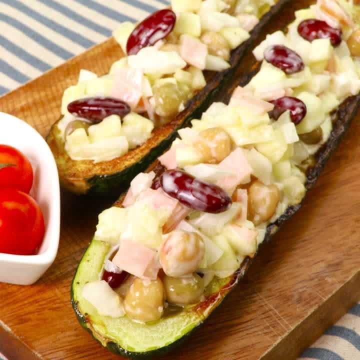 ズッキーニボートのビーンズサラダのせ