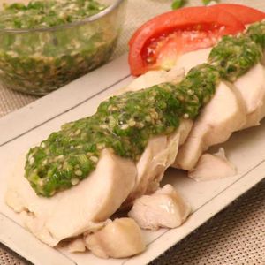 「レンジ蒸し鶏のとろふわオクラがけ」のレシピ動画