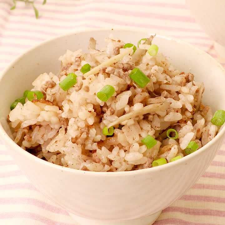 牛そぼろとごぼうの炊き込みご飯