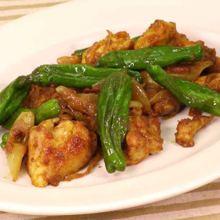 鶏肉とししとうのカレーしょうゆ炒め