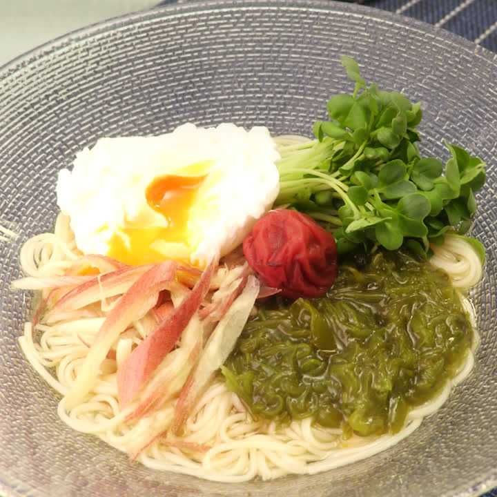 梅とめかぶのさっぱりそうめん