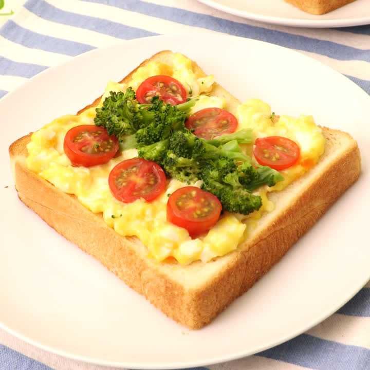 朝食にぴったり トマトとブロッコリーの卵マヨトーストのレシピ動画 作り方 Delish Kitchen