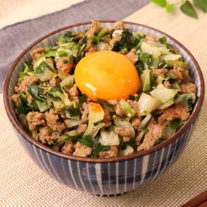 「皮なし餃子丼」のレシピ動画