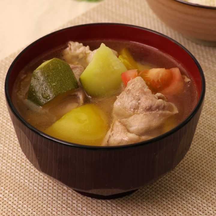 ズッキーニとパプリカの旨塩豚汁