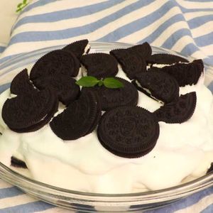 「クッキー＆クリームスコップケーキ」のレシピ動画