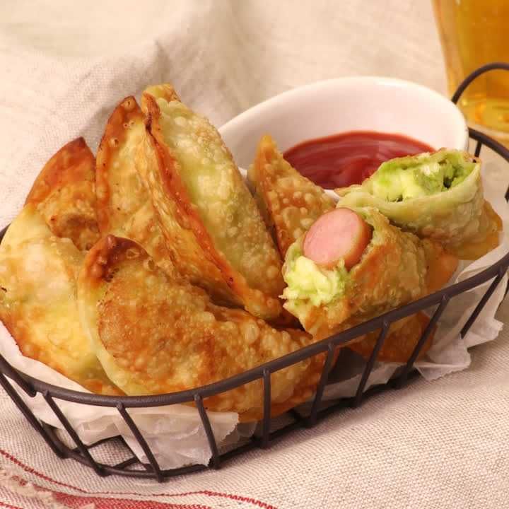 ソーセージとアボカドチーズの揚げ餃子