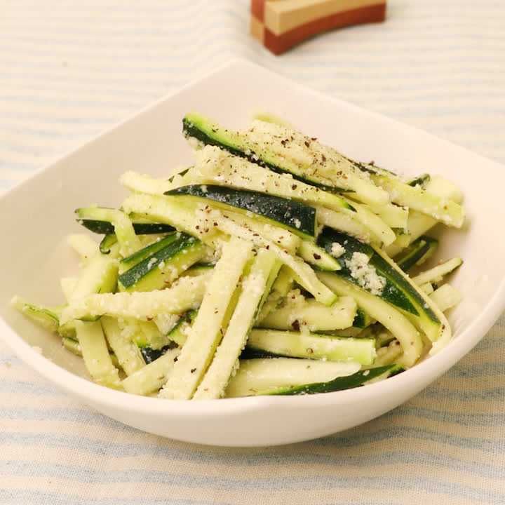 ズッキーニの粉チーズ和え