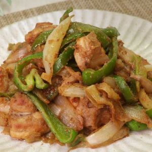 「鶏肉と玉ねぎのごまみそ炒め」のレシピ動画